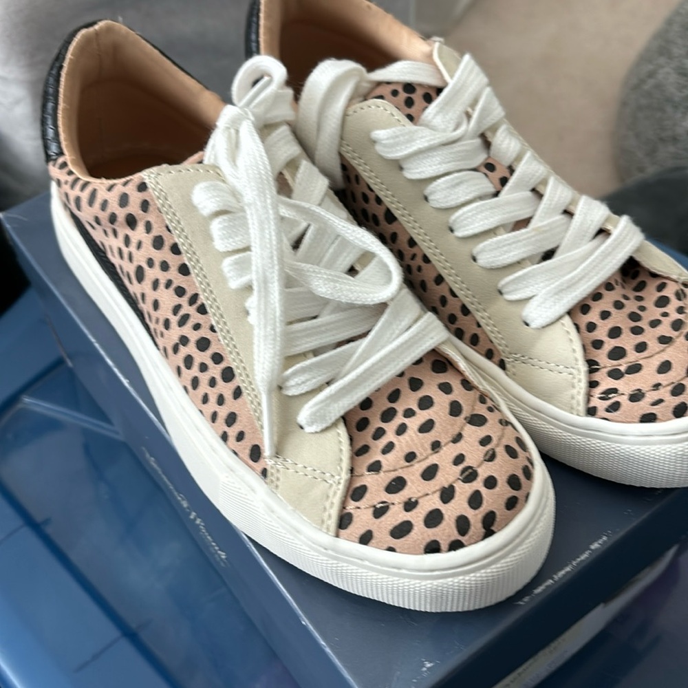 {NIB} Universal Thread Cheetah Print Sneakers